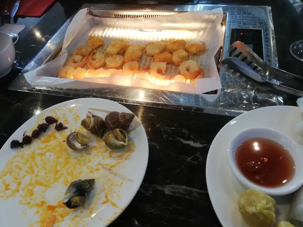 Crevettes Et Filet de Poissons Sur Grille